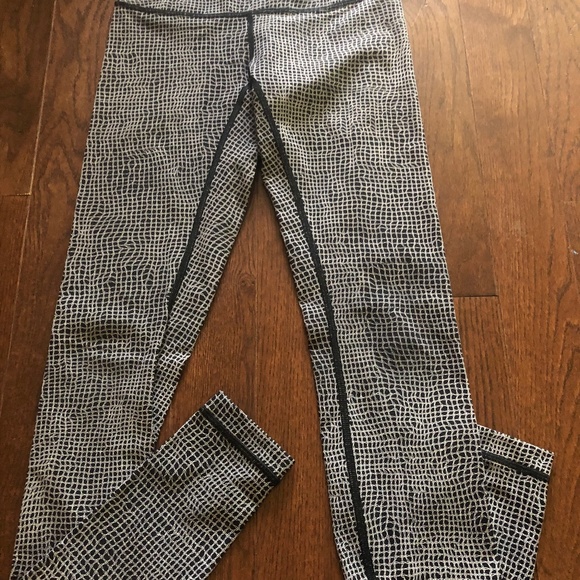 Lululemon leggings 4 - Picture 3 of 7